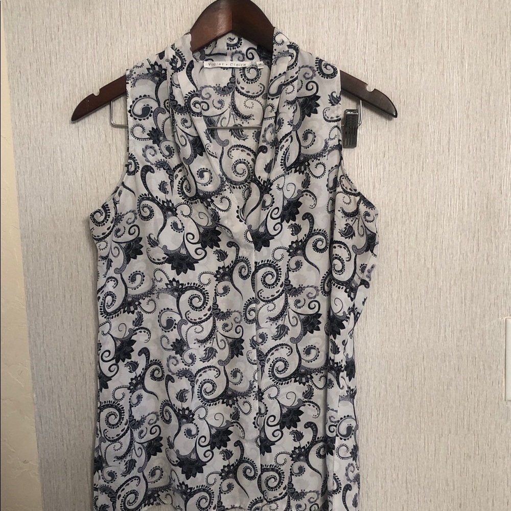 Violet & Claire Black and White Printed Sleeveless Camisole